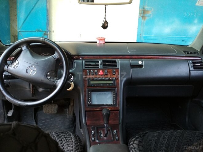 Mercedes E 220 2001, 160,000 km - 2.2 l - Bakı