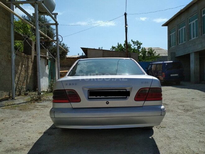Mercedes E 220 2001, 160,000 km - 2.2 l - Bakı
