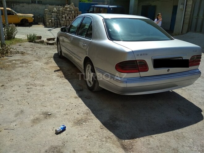 Mercedes E 220 2001, 160,000 km - 2.2 l - Bakı