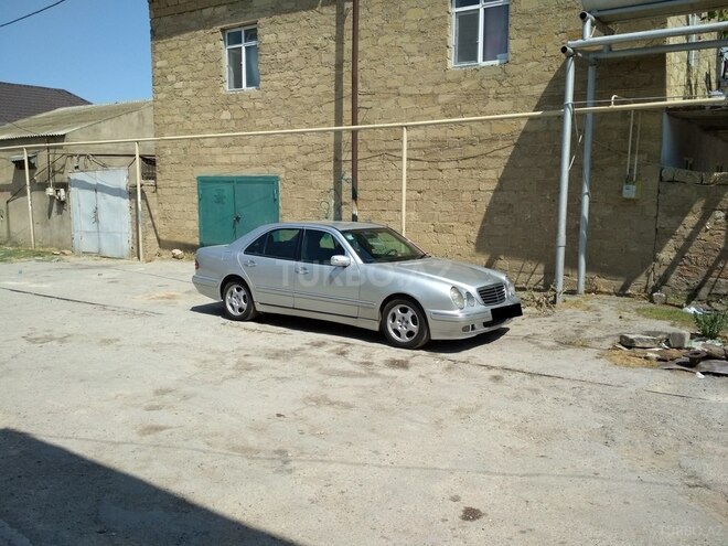 Mercedes E 220 2001, 160,000 km - 2.2 l - Bakı