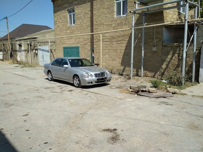 Mercedes E 220 2001, 160,000 km - 2.2 l - Bakı