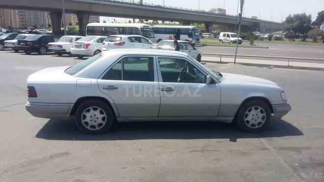 Mercedes E 200 1993, 50,000 km - 2.0 l - Bakı