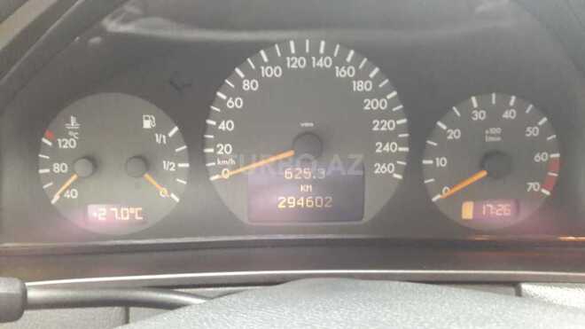 Mercedes E 280 2001, 294,600 km - 2.8 l - Göyçay