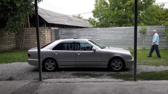Mercedes E 280 2001, 294,600 km - 2.8 l - Göyçay