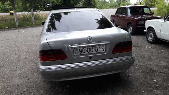 Mercedes E 280 2001, 294,600 km - 2.8 l - Göyçay
