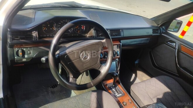 Mercedes E 220 1994, 327,000 km - 2.2 l - Bakı