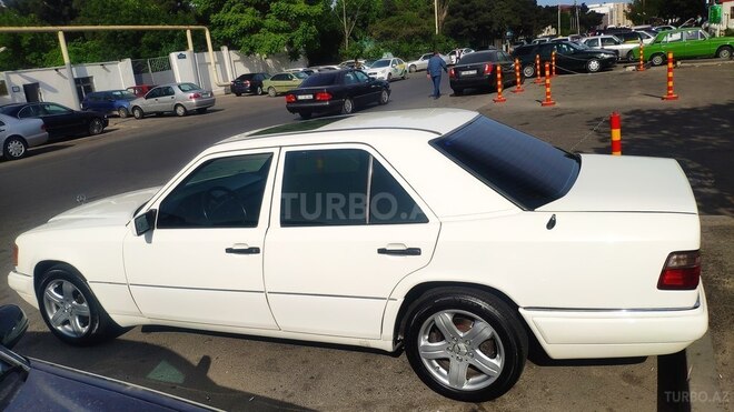 Mercedes E 220 1994, 327,000 km - 2.2 l - Bakı