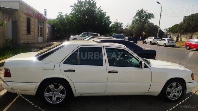 Mercedes E 220 1994, 327,000 km - 2.2 l - Bakı