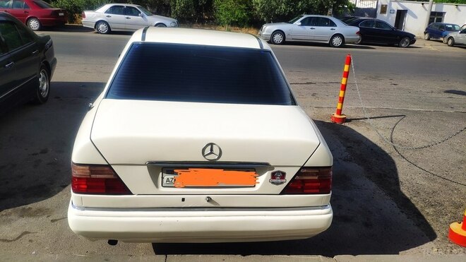 Mercedes E 220 1994, 327,000 km - 2.2 l - Bakı
