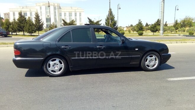 Mercedes E 230 1996, 369,785 km - 2.3 l - Bakı