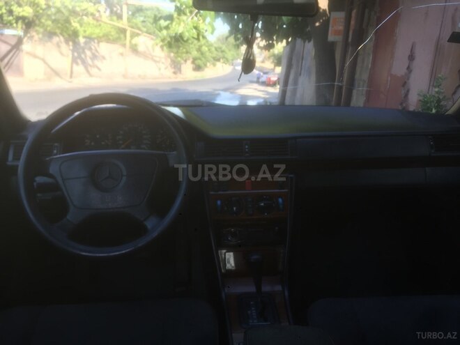 Mercedes E 220 1994, 22,000 km - 0.2 l - Bakı