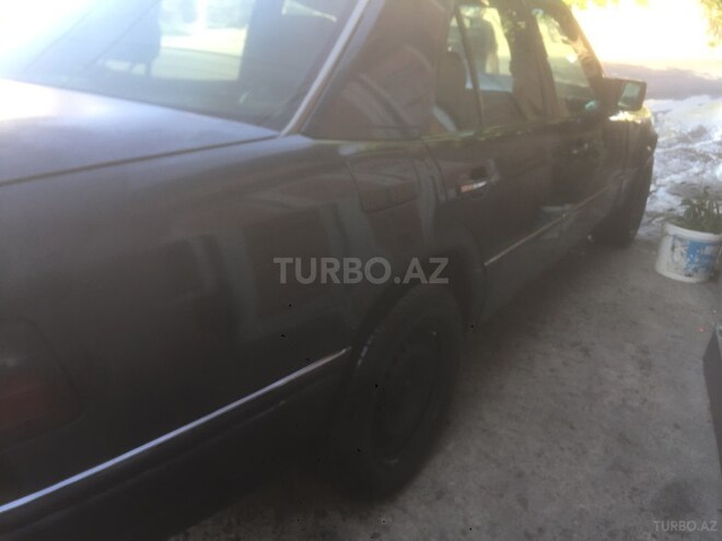 Mercedes E 220 1994, 22,000 km - 0.2 l - Bakı