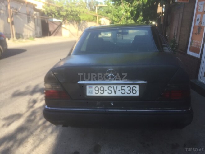 Mercedes E 220 1994, 22,000 km - 0.2 l - Bakı