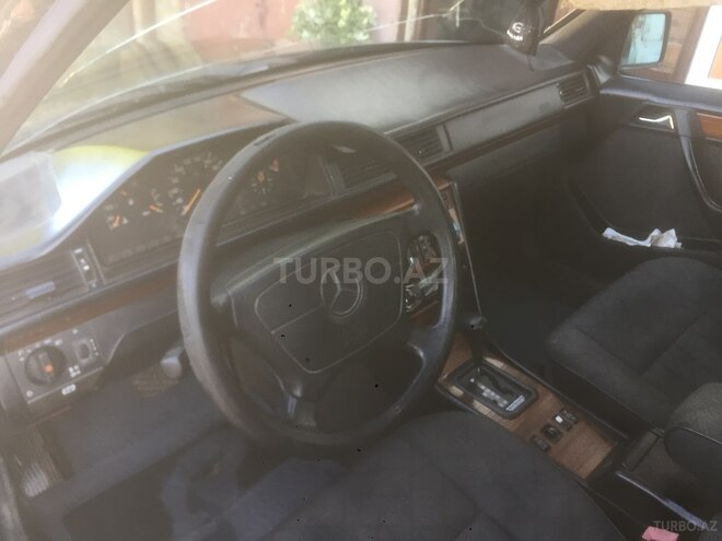 Mercedes E 220 1994, 22,000 km - 0.2 l - Bakı