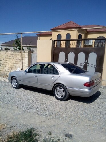 Mercedes E 230 1997, 352,300 km - 2.3 l - Bakı