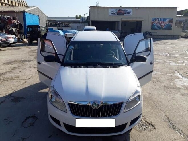 Skoda Praktik 2011, 189,300 km - 1.4 l - Bakı