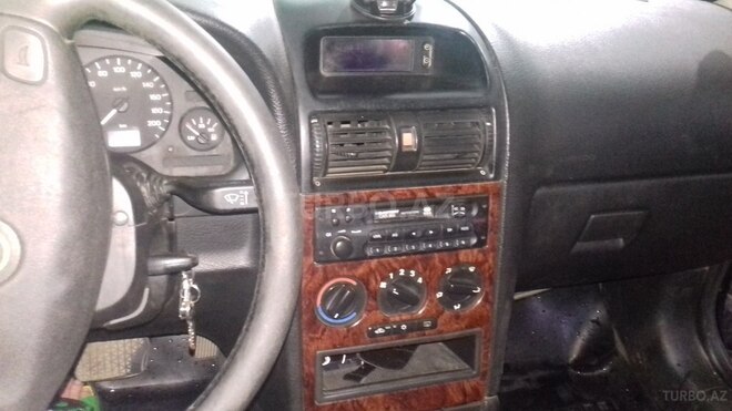 Opel Astra 1998, 290,000 km - 2.0 l - Bakı