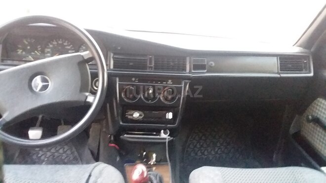 Mercedes 190 1989, 245,000 km - 2.0 л - Şirvan