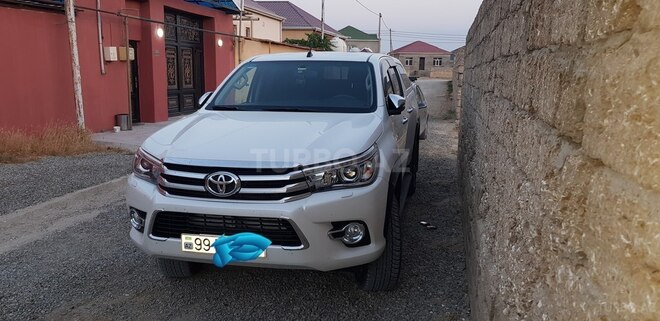 Toyota Hilux 2016, 85,000 km - 2.8 л - Bakı