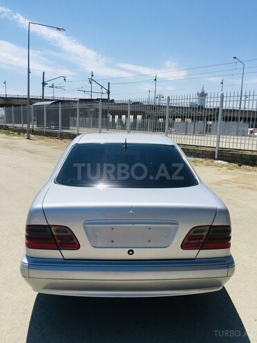 Mercedes E 270 2001, 347,876 km - 2.7 l - Bakı