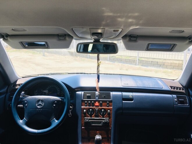 Mercedes E 270 2001, 347,876 km - 2.7 l - Bakı