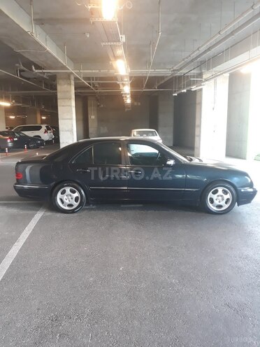 Mercedes E 240 1999, 332,900 km - 2.4 l - Bakı