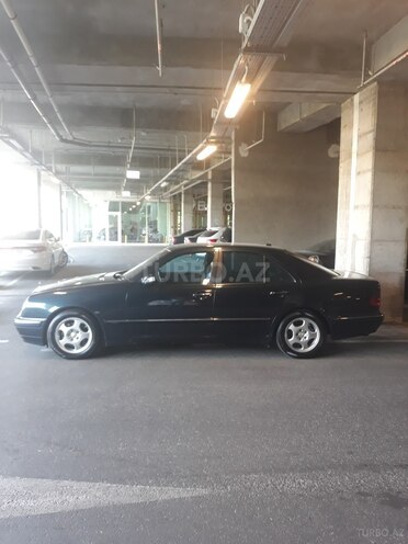 Mercedes E 240 1999, 332,900 km - 2.4 l - Bakı
