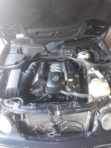 Mercedes E 240 1999, 332,900 km - 2.4 l - Bakı