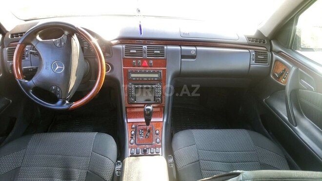 Mercedes E 280 2000, 286,500 km - 2.8 l - Bakı