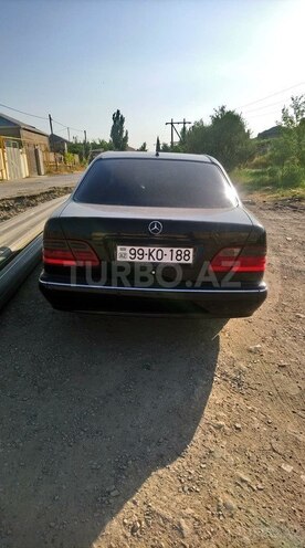 Mercedes E 280 2000, 286,500 km - 2.8 l - Bakı