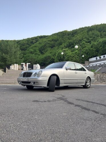 Mercedes E 240 2000, 306,818 km - 2.6 l - Şəki