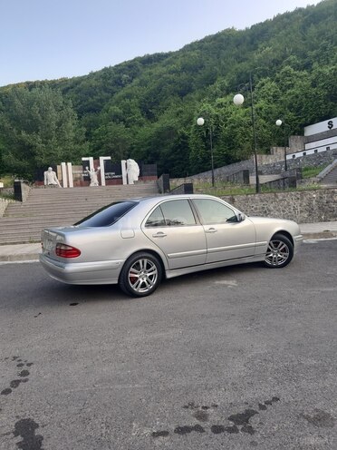 Mercedes E 240 2000, 306,818 km - 2.6 l - Şəki