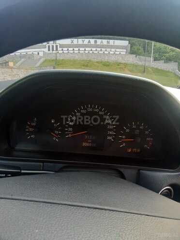 Mercedes E 240 2000, 306,818 km - 2.6 l - Şəki