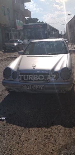 Mercedes E 220 1999, 125,000 km - 2.2 l - Bakı