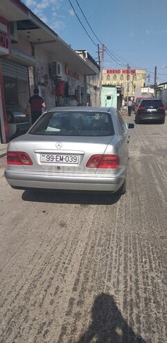 Mercedes E 220 1999, 125,000 km - 2.2 l - Bakı