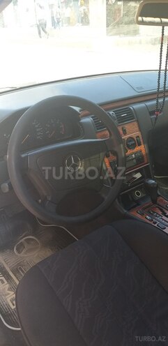 Mercedes E 220 1999, 125,000 km - 2.2 l - Bakı