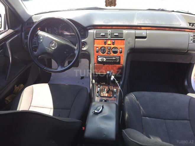 Mercedes E 220 2000, 340,000 km - 2.2 l - Bakı