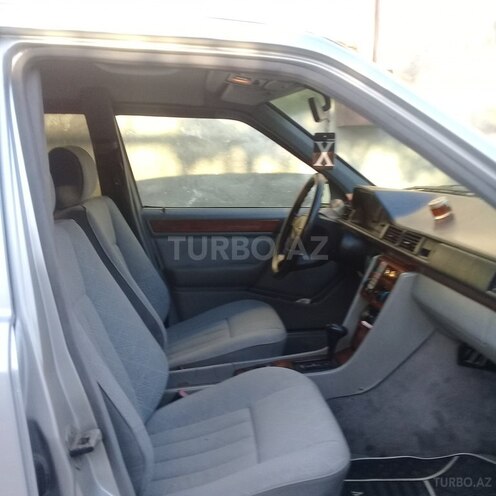 Mercedes E 220 1994, 42,512 km - 2.2 l - Bakı