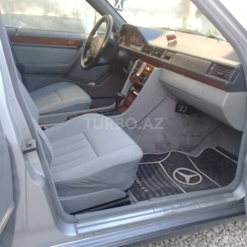 Mercedes E 220 1994, 42,512 km - 2.2 l - Bakı