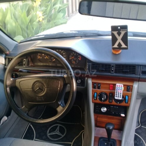 Mercedes E 220 1994, 42,512 km - 2.2 l - Bakı