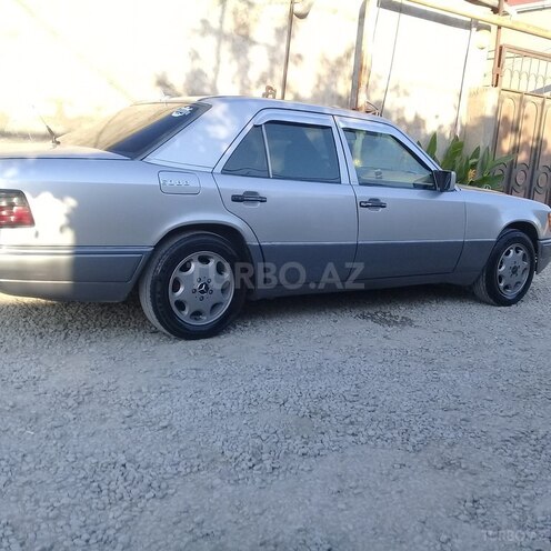 Mercedes E 220 1994, 42,512 km - 2.2 l - Bakı
