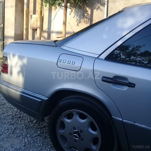 Mercedes E 220 1994, 42,512 km - 2.2 l - Bakı