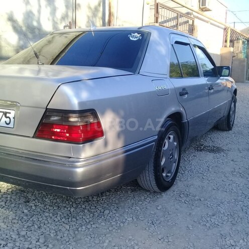 Mercedes E 220 1994, 42,512 km - 2.2 l - Bakı