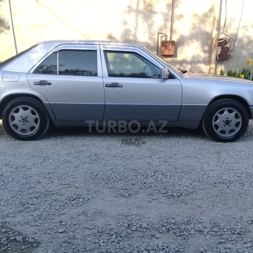 Mercedes E 220 1994, 42,512 km - 2.2 l - Bakı