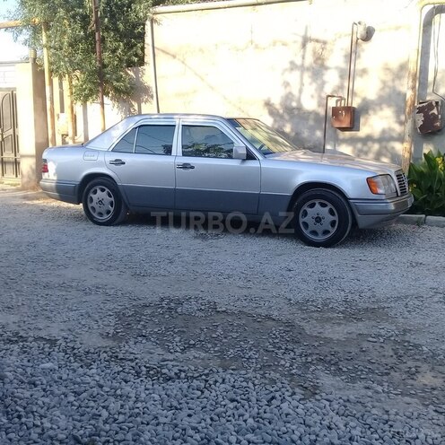 Mercedes E 220 1994, 42,512 km - 2.2 l - Bakı