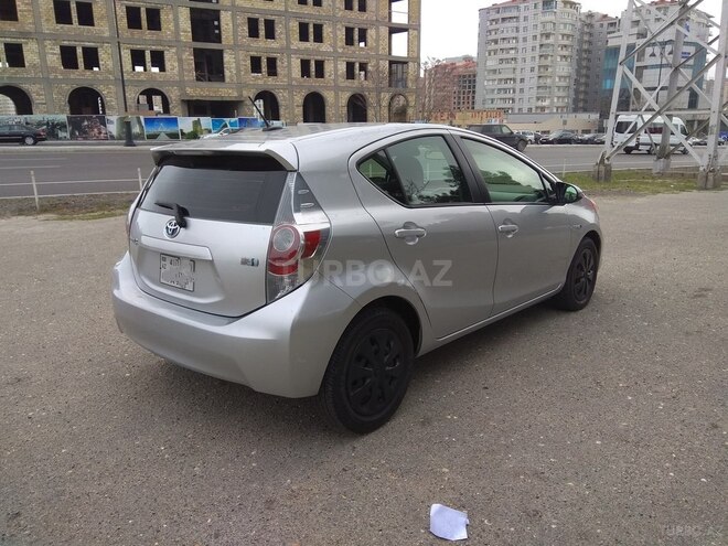 Toyota Prius C 2012, 95,000 km - 1.5 l - Bakı