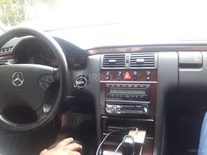 Mercedes E 240 2000, 241,000 km - 2.6 l - Bakı