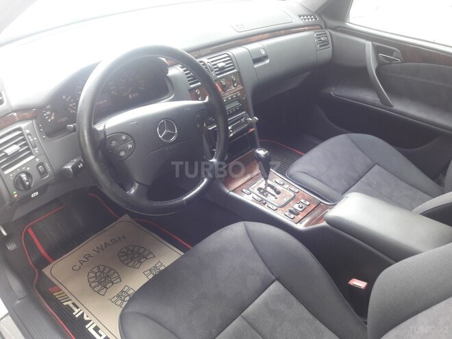 Mercedes E 240 2000, 241,000 km - 2.6 l - Bakı