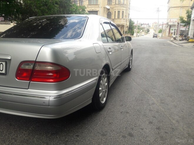 Mercedes E 240 2000, 241,000 km - 2.6 l - Bakı
