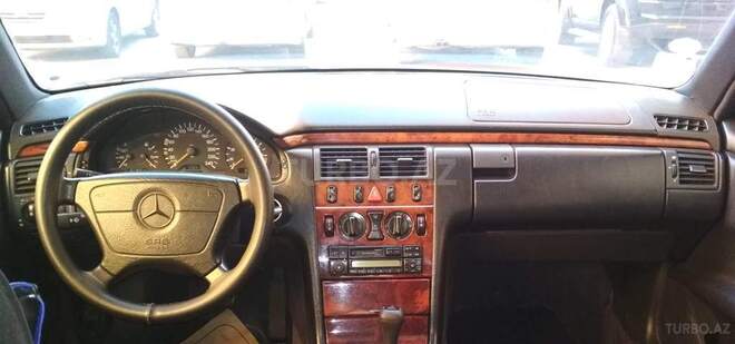 Mercedes E 200 1997, 318,000 km - 2.0 l - Bakı